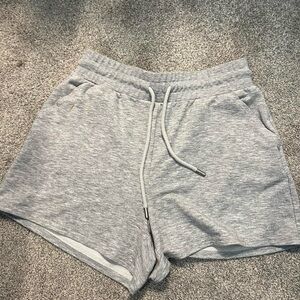NEVER WORN Alo comfy sweat shorts! Size S!